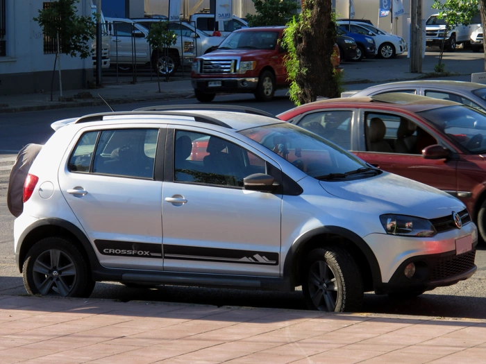 Volkswagen CrossFox na cor prata. Falando sobre o seguro CrossFox.