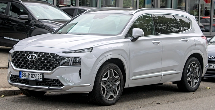 Hyundai Santa Fé na cor branca. Falando sobre seguro santa fé.