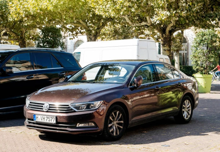 VW Passat em uma cor premium. Falando sobre o seguro Passat.