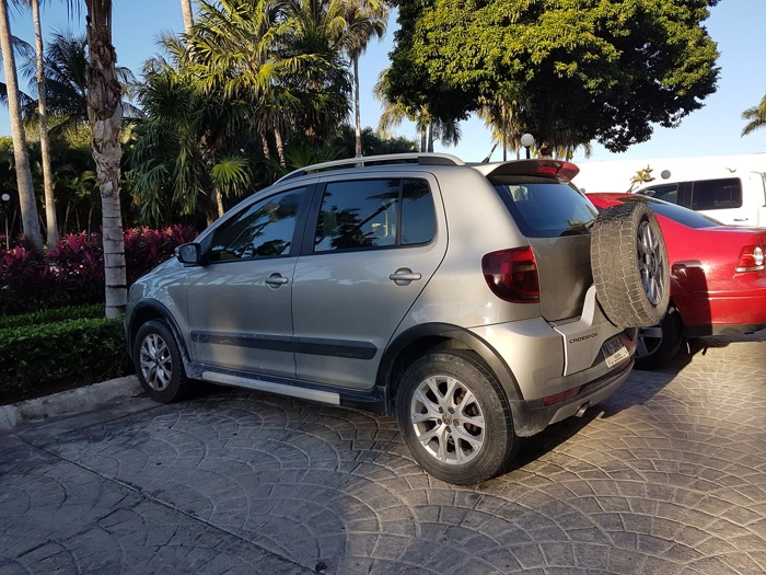 Volkswagen CrossFox em uma perspectiva traseira. Falando sobre o seguro CrossFox.