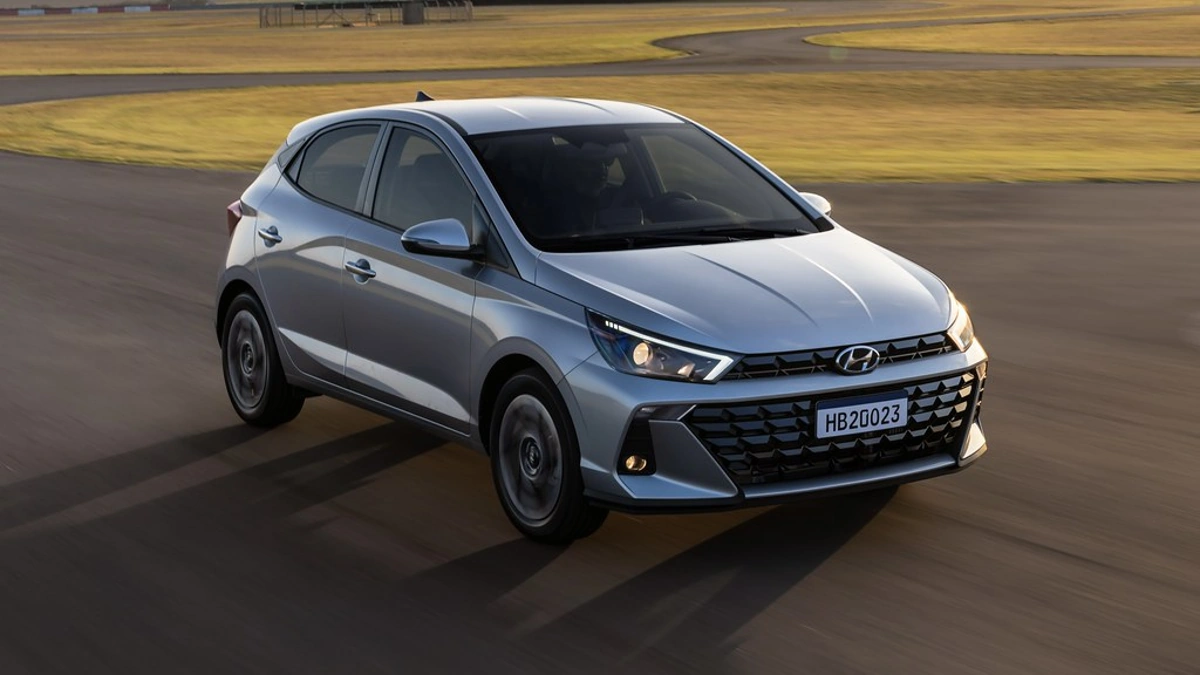 Hyundai HB20 trafegando em rodovia. Falando sobre o seguro hb20.
