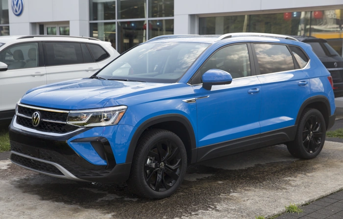 VW Taos na cor azul. Falando sobre o seguro Taos.