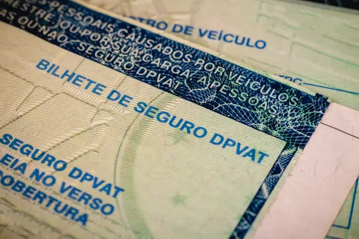 Antigo documento de seguro DPVAT. Falando sobre seguro obrigatório para carro.