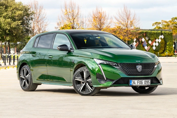 Peugeot 308 na cor verde. Falando sobre seguro peugeot 308.
