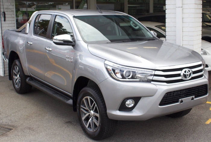 Toyota Hilux na cor prata. Falando sobre o seguro toyota hilux.