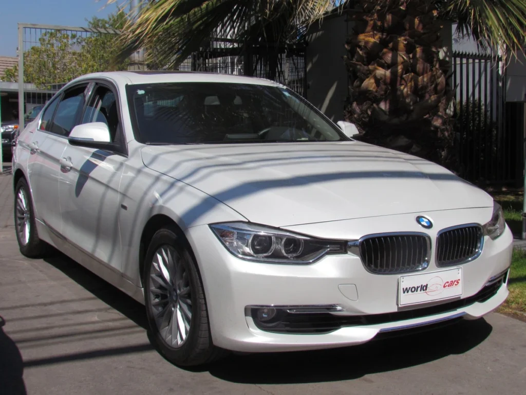BMW 320i na cor branca. Explicando quanto custa o consórcio de uma bmw 320i.