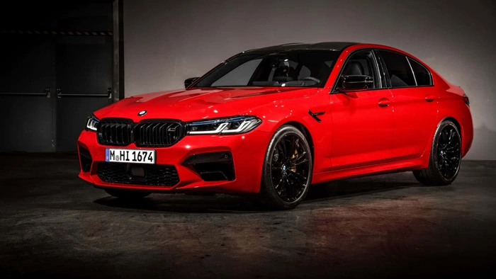 Veículo da BMW na cor vermelha. Falando sobre quanto custa o consórcio de uma bmw.