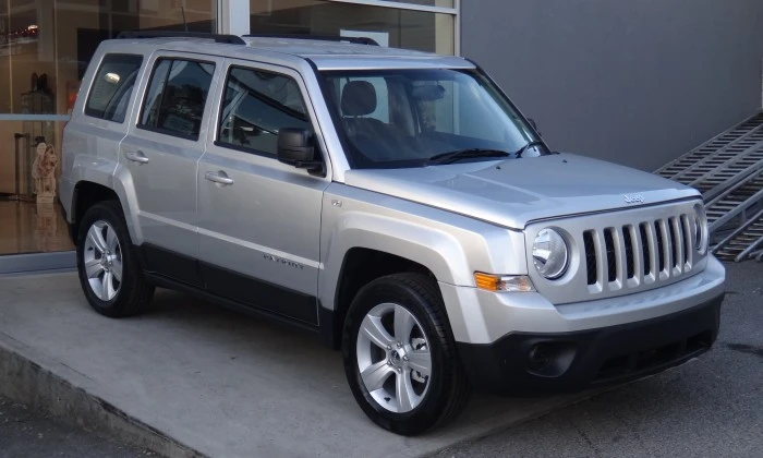 Jeep Patriot na cor prata. Falando sobre o seguro jeep patriot.