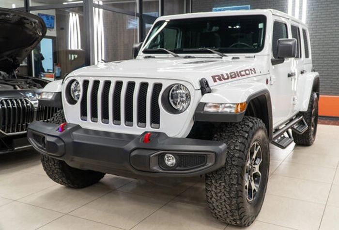 Jeep Wrangler na cor branca. Falando sobre o seguro jeep wrangler.