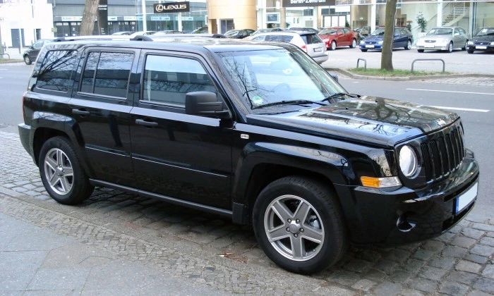 Jeep Patriot na cor preta. Falando sobre o seguro jeep patriot.