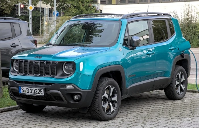 Jeep Renegade na cor azul. Falando sobre o seguro jeep renegade.