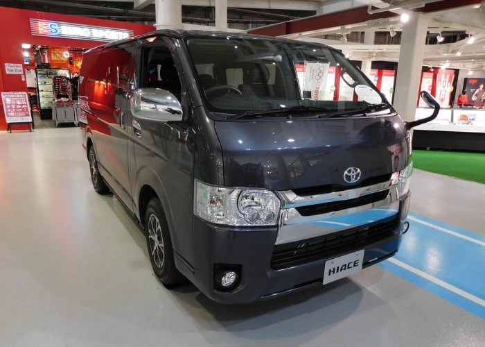 Toyota Hiace na cor preta. Falando sobre o seguro toyota hiace.