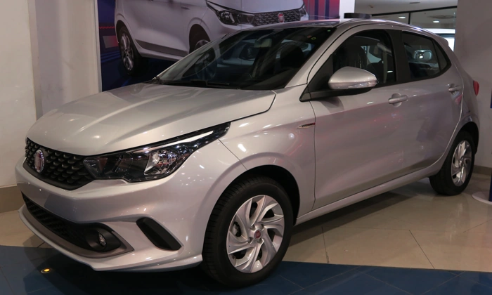 Fiat Argo na cor prata. Falando sobre os carros menos roubados rj.