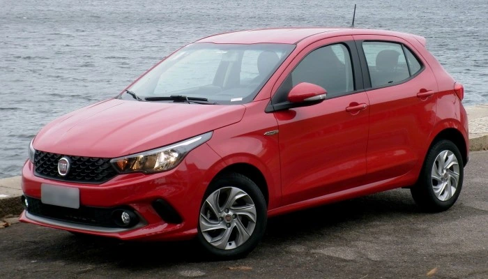 Fiat Argo na cor vermelha. Falando sobre os carros mais roubados brasil.