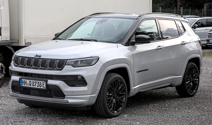 Jeep Compass branco. Falando sobre os carros menos roubados no brasil.